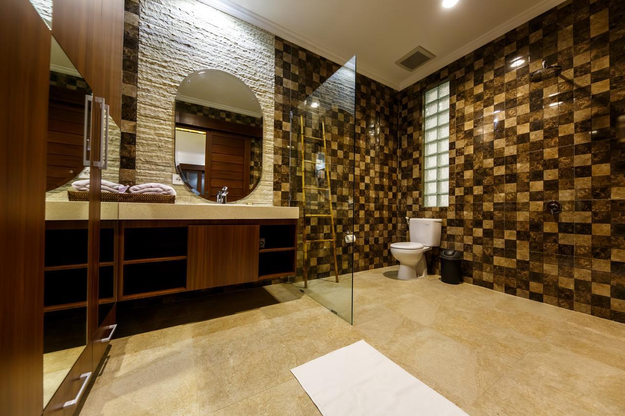 Villa Suzuki 1 Seminyak Buitenkant foto