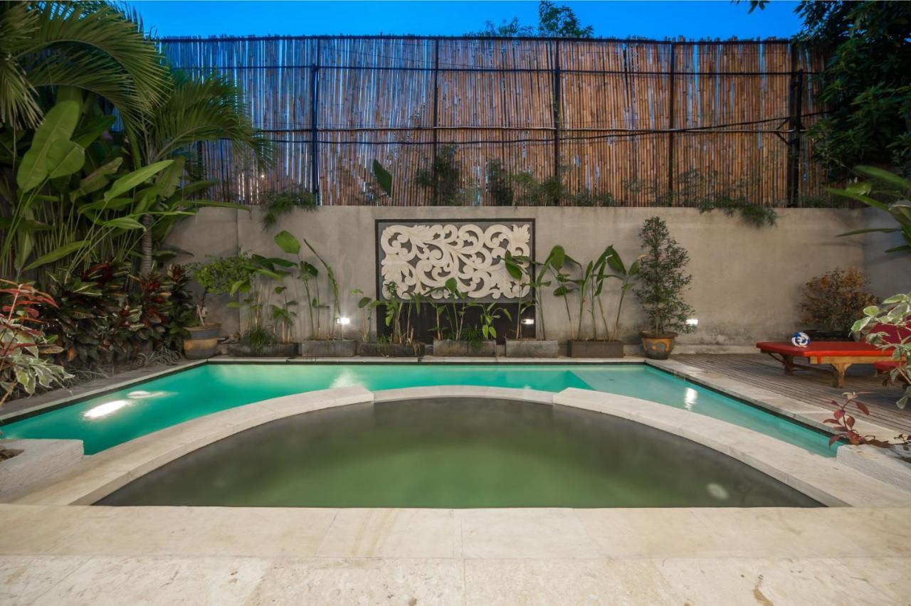 Villa Suzuki 1 Seminyak Buitenkant foto